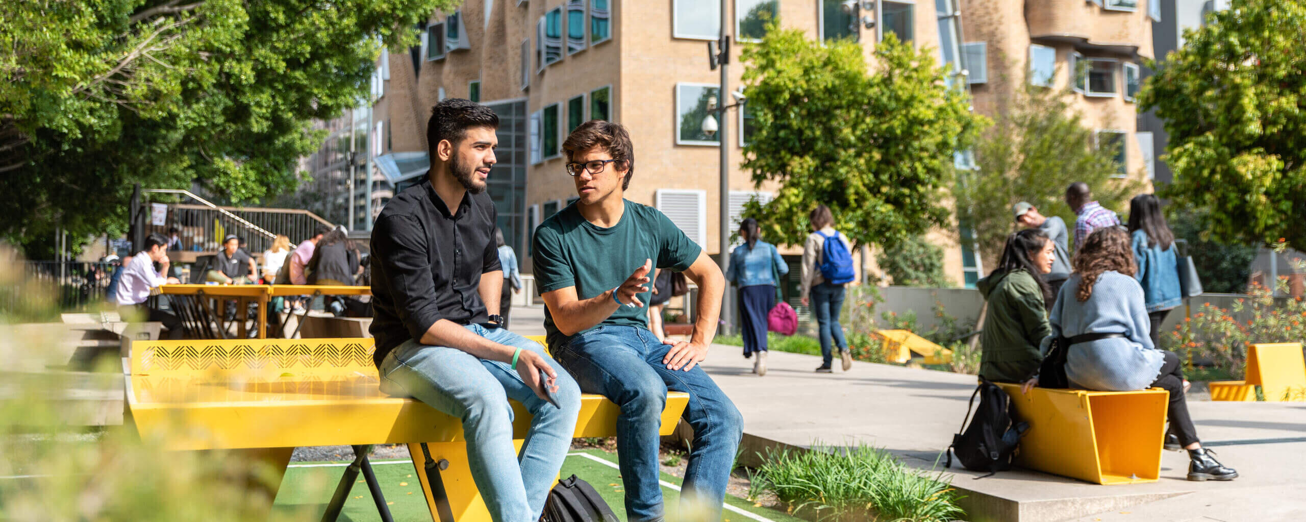 Studenten auf dem Campus UTS in Sydney 