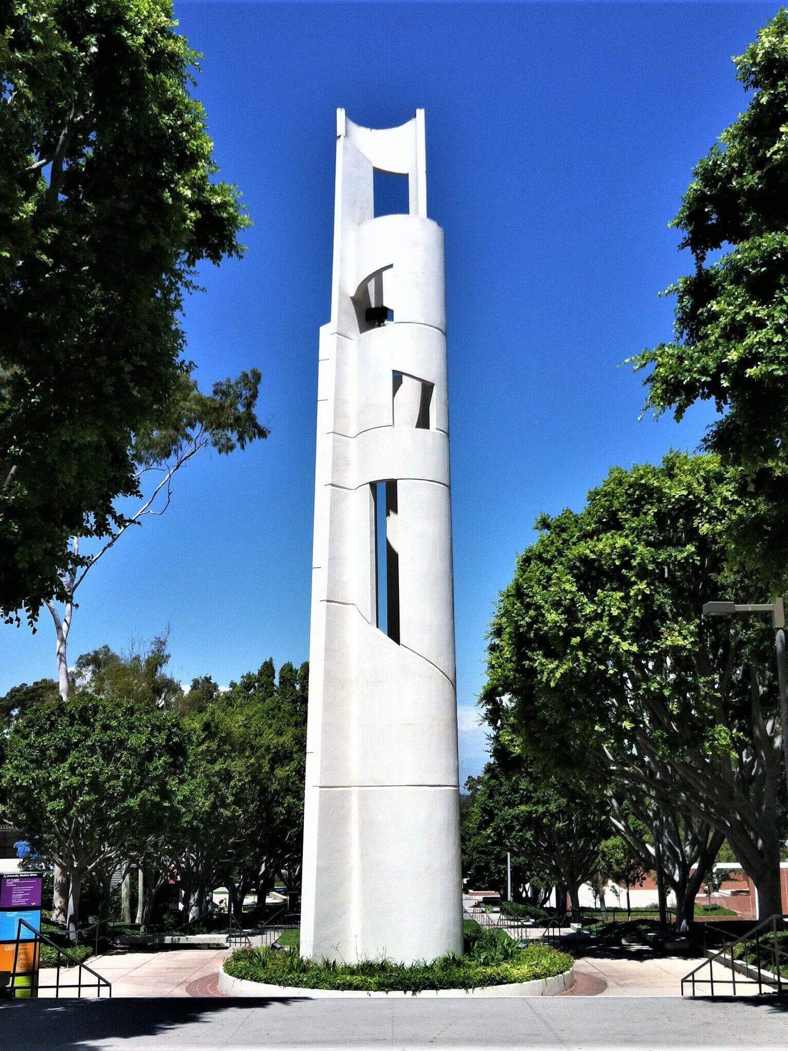 Tower auf Campus der CSULB in Kalifornien