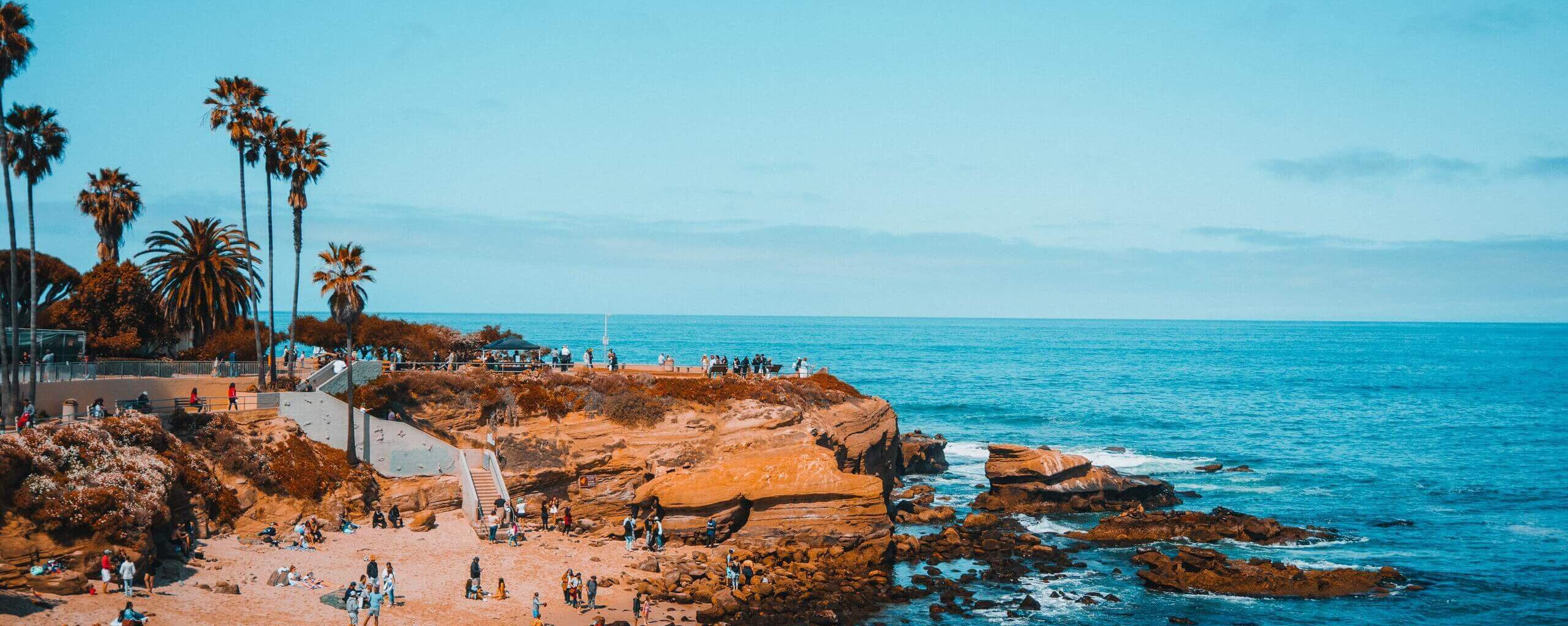 Klippen, Strand und Meer in Kalifornien 