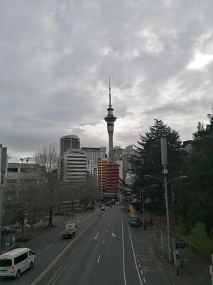 Erster Tag in NZ mit Blick auf den Skytower in Auckland